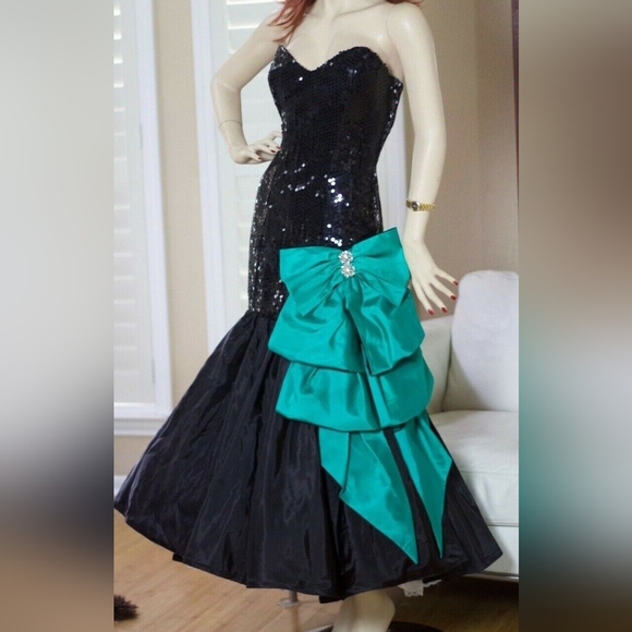 gray rose Dresses & Skirts - Vintage Mermaid Sweetheart Black Sequin Gown "Gray Rose" Teal Satin Bow size S